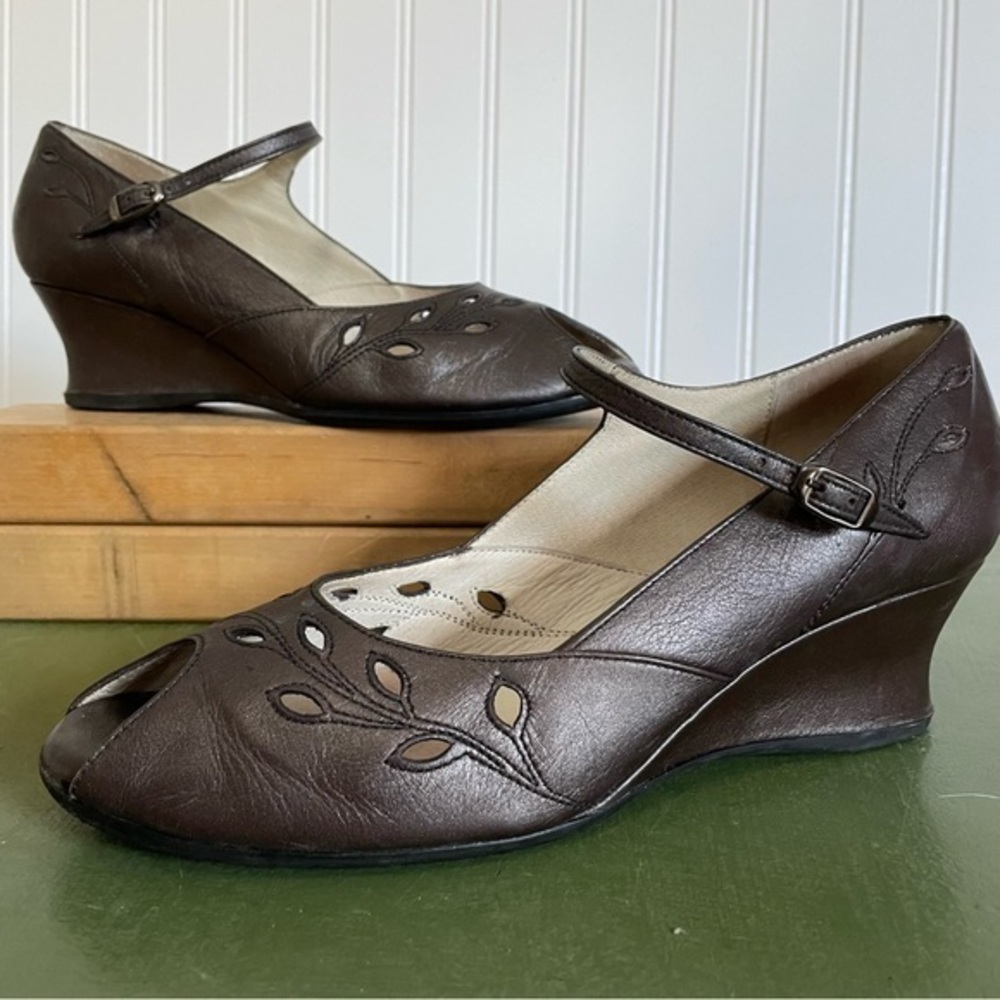 Beautifeel Peep Toe Mary Jane Wedges w Floral Cutouts in Gunmetal Leather